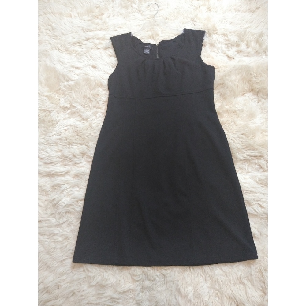 Spense sleeveless little black dress
